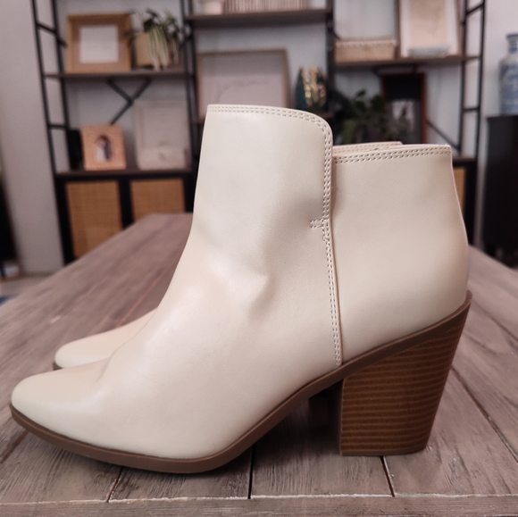 NEW A.N.A Ankle Boots in Off White Size 9½ - Picture 1 of 9